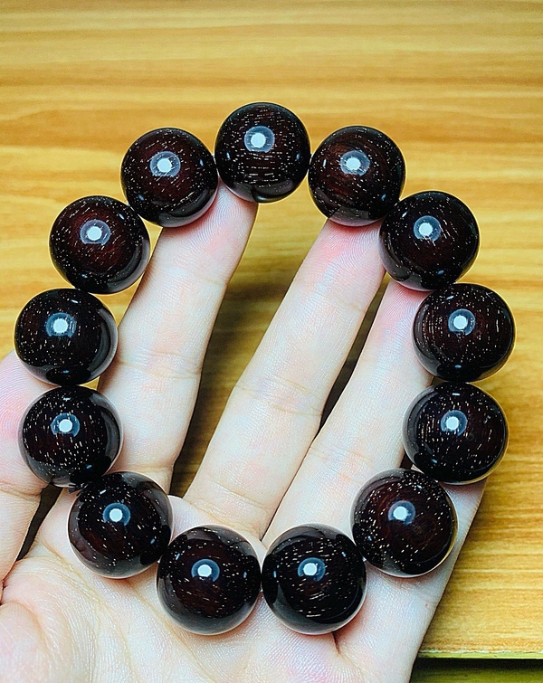 小葉紫檀木現(xiàn)在市場價格是多少錢一克
