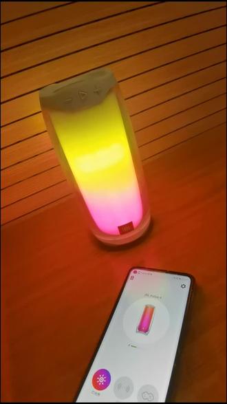 手機(jī)就能便利控制燈光操作_JBLPulse_音頻評(píng)測(cè)