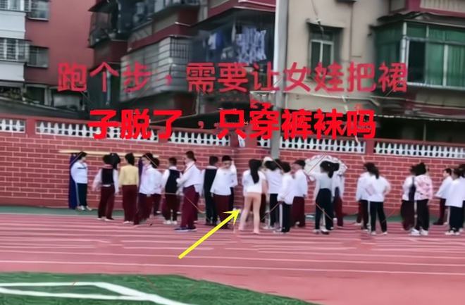 昨天晚上我和幾個哥們被體育老師脫的精光圈子